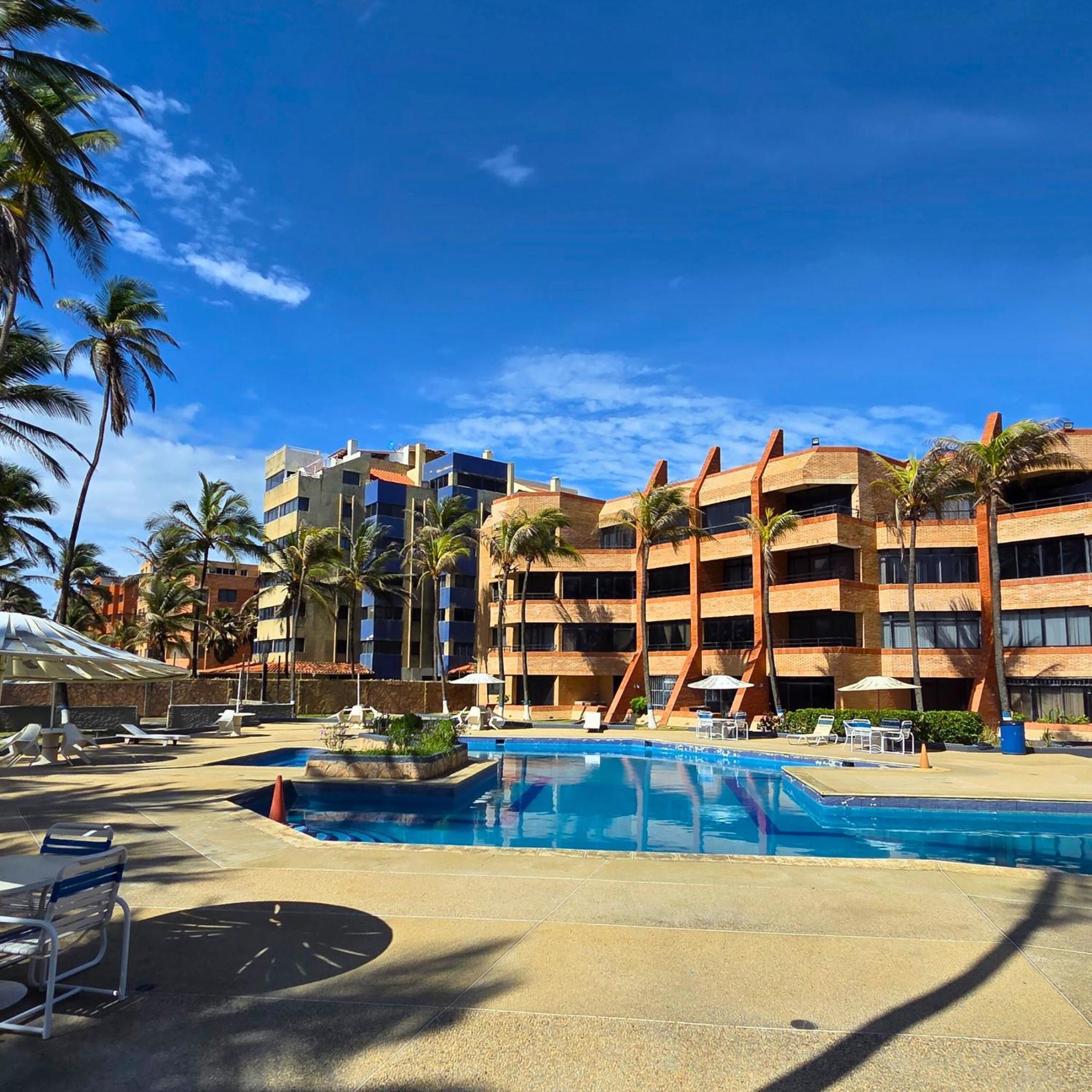 Апартаменти Tucacas, Frente Al Mar, Balcon, Piscina Y Playa Privada Екстер'єр фото