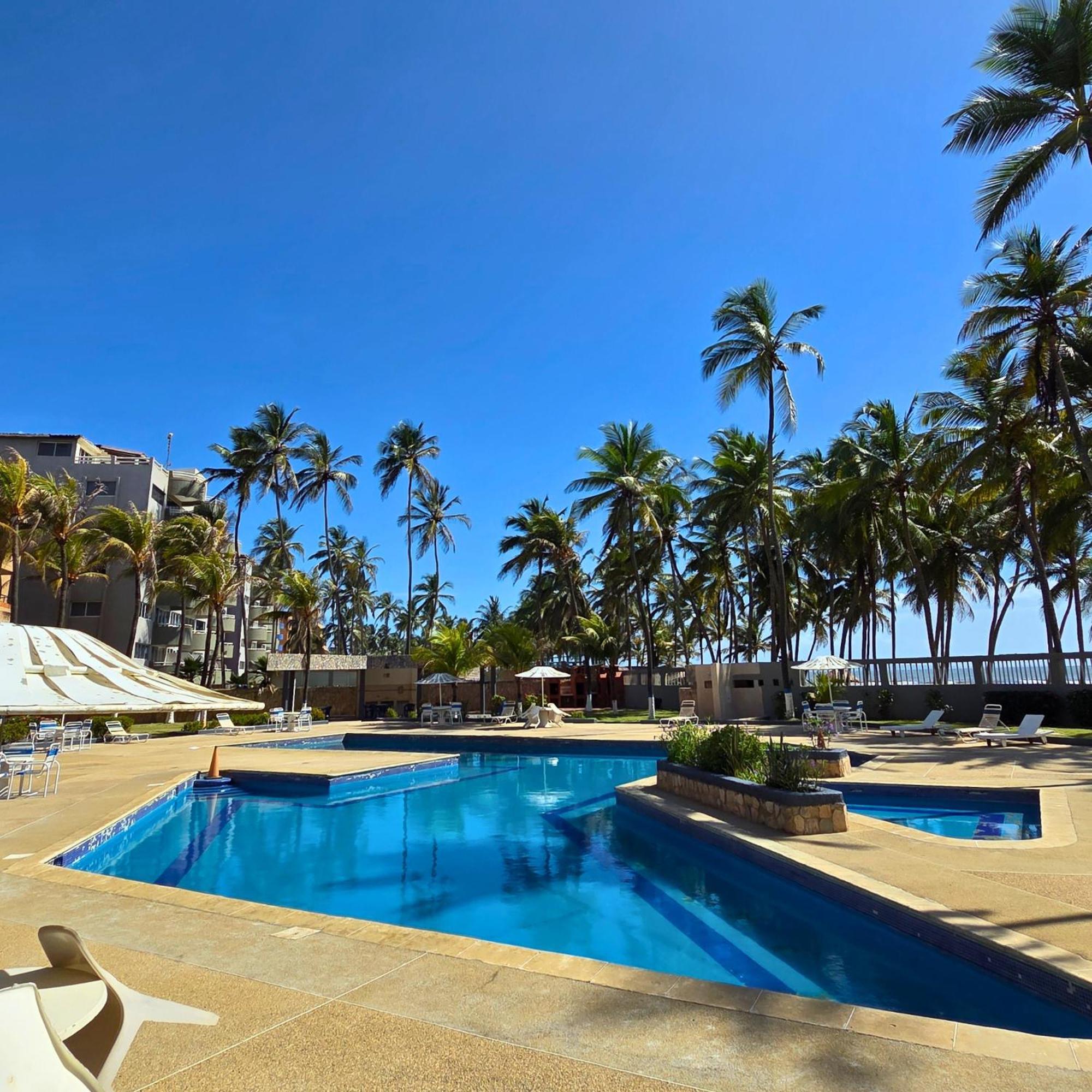Апартаменти Tucacas, Frente Al Mar, Balcon, Piscina Y Playa Privada Екстер'єр фото